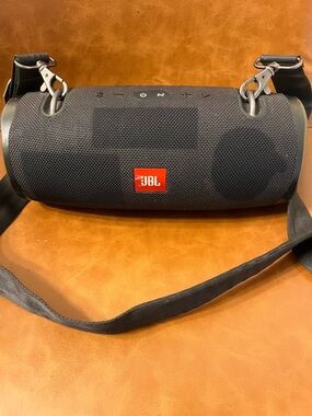 JBL Extreme 2 Black Portable Bluetooth Speaker with Detachable Strap